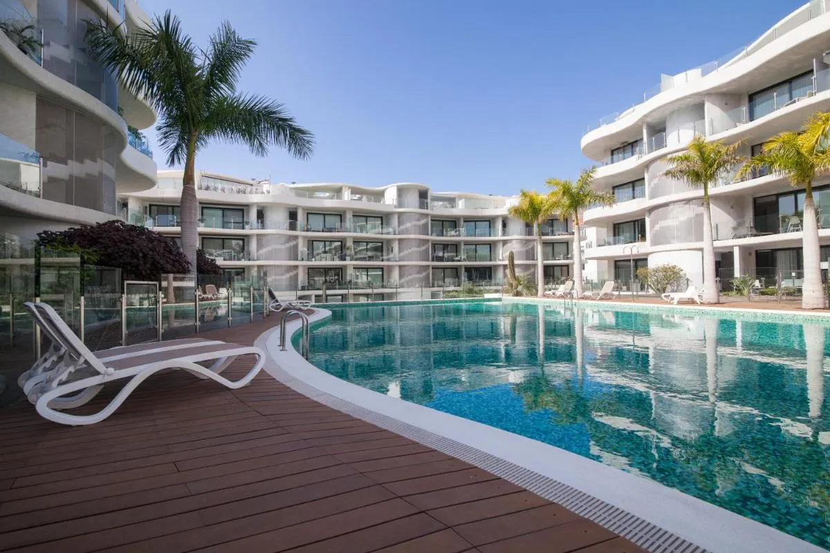 Image 3 of Luxury Avilla Las Olas – swimming pool 85m long – garage