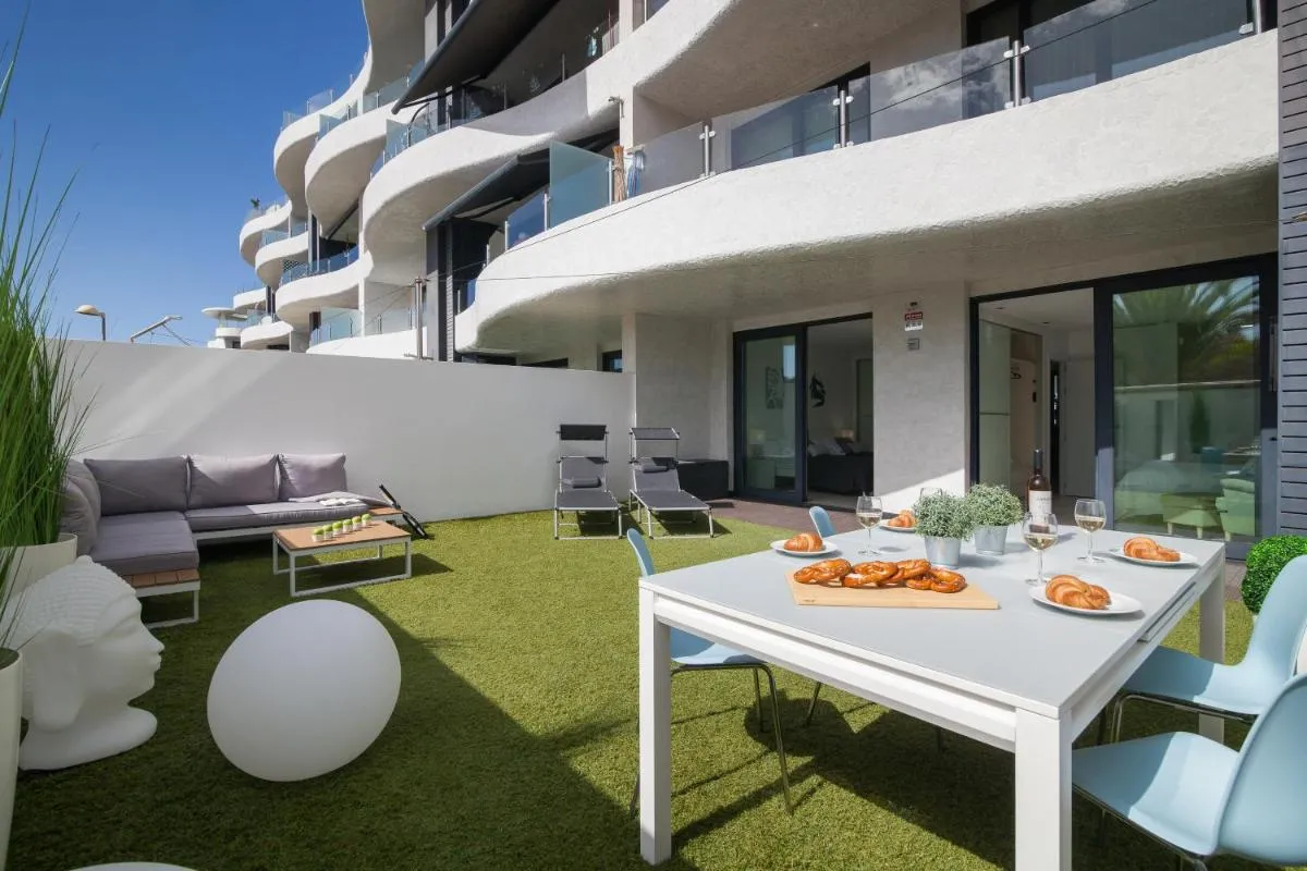 Image 4 of Luxury Avilla Las Olas – swimming pool 85m long – garage