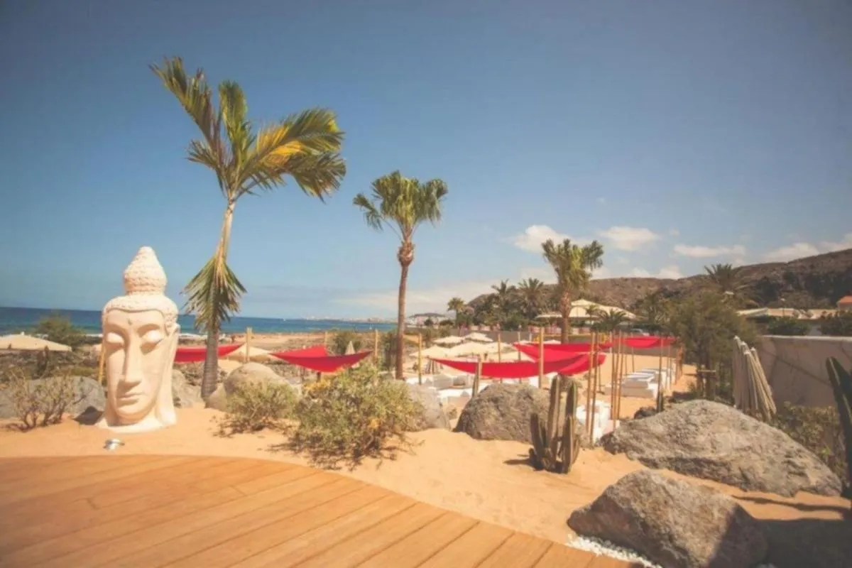 Image 6 of Luxury Avilla Las Olas – swimming pool 85m long – garage