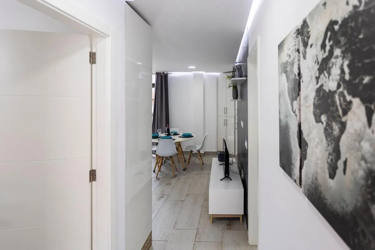 Image 2 of Luxury Summerland Los Cristianos AC