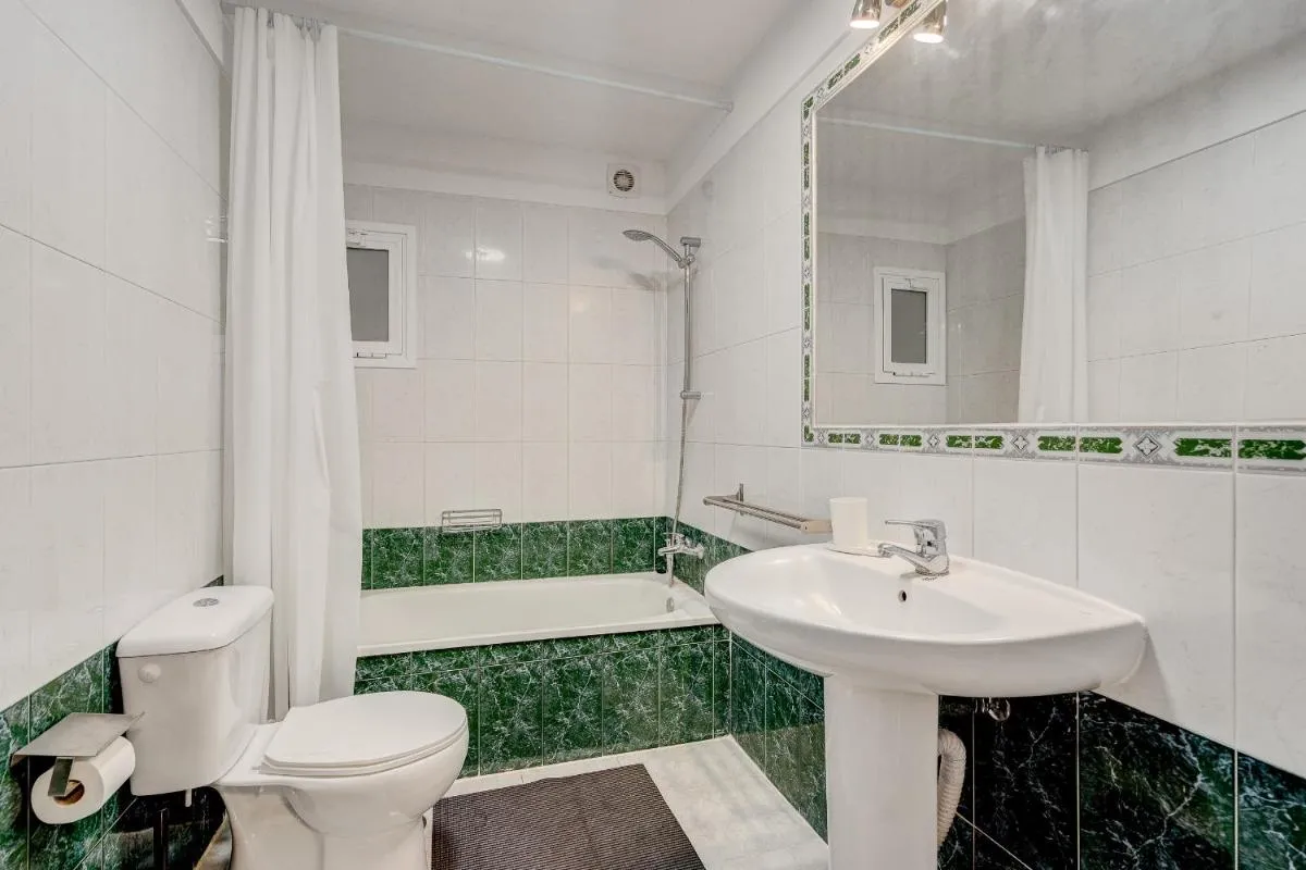 Image 2 of Luxury apartment with stunning ocean view