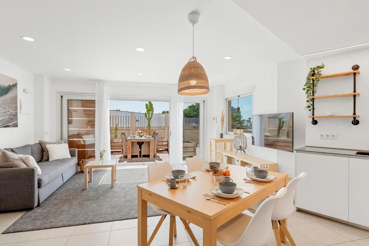 Image 3 of MEDANO4YOU Surfers Paradise Beachfront Home