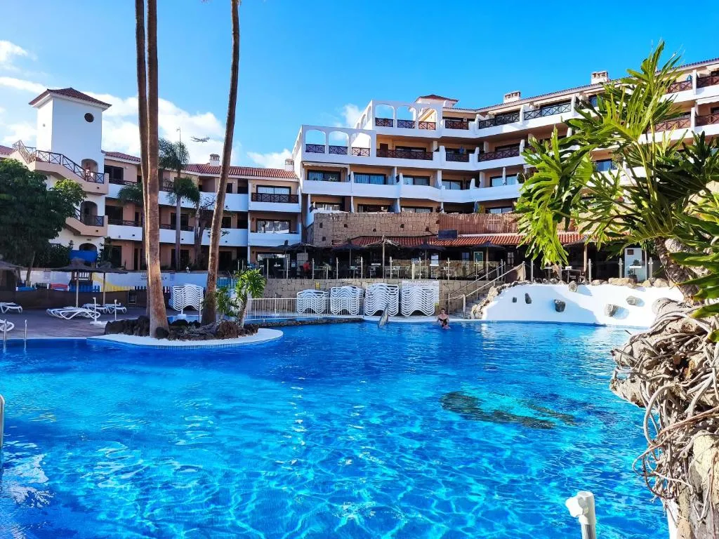 Image of “MINI GOLF ESTUDIO” Terraza privada y piscina