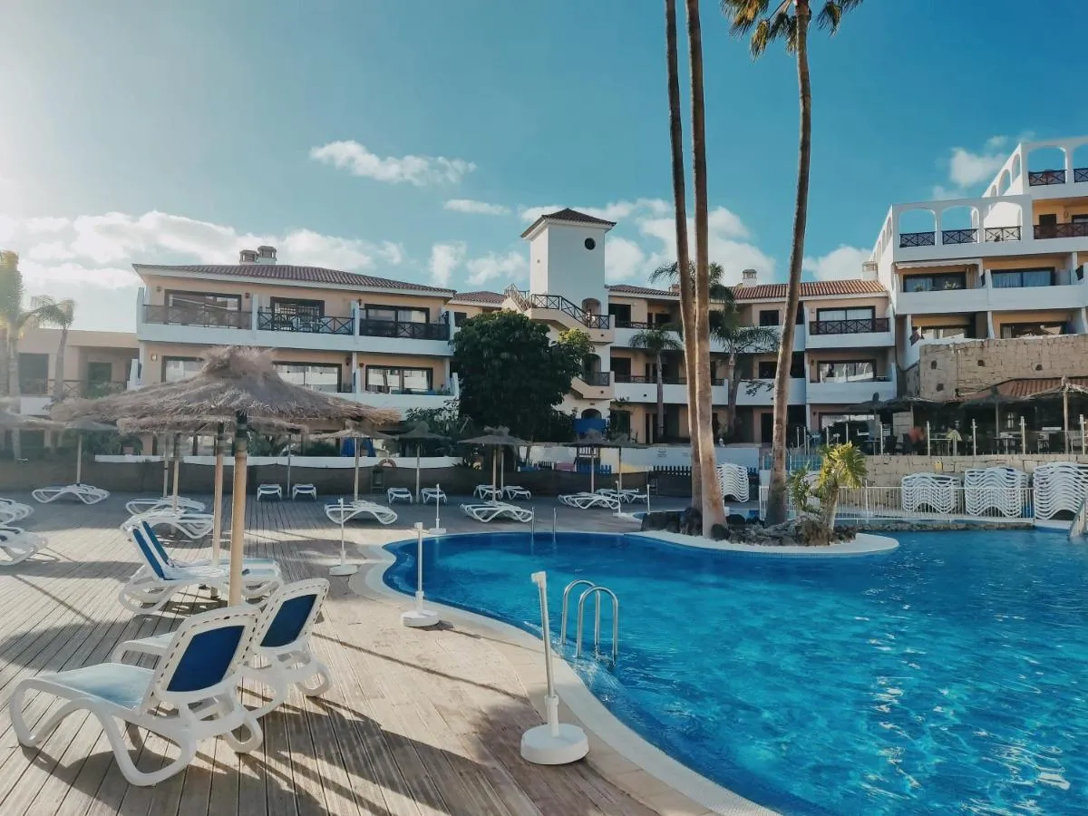 Image 3 of “MINI GOLF ESTUDIO” Terraza privada y piscina