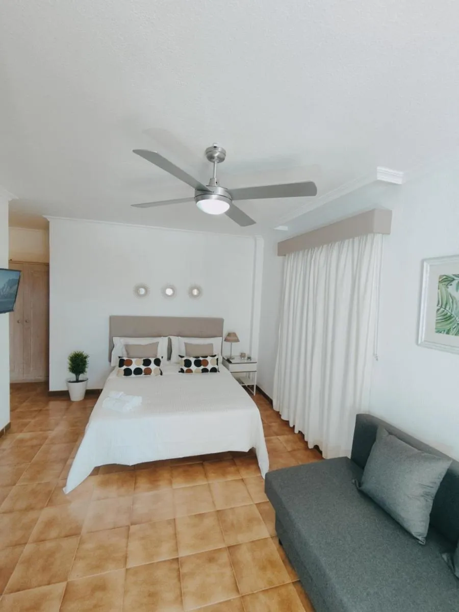 Image 1 of “MINI GOLF ESTUDIO” Terraza privada y piscina