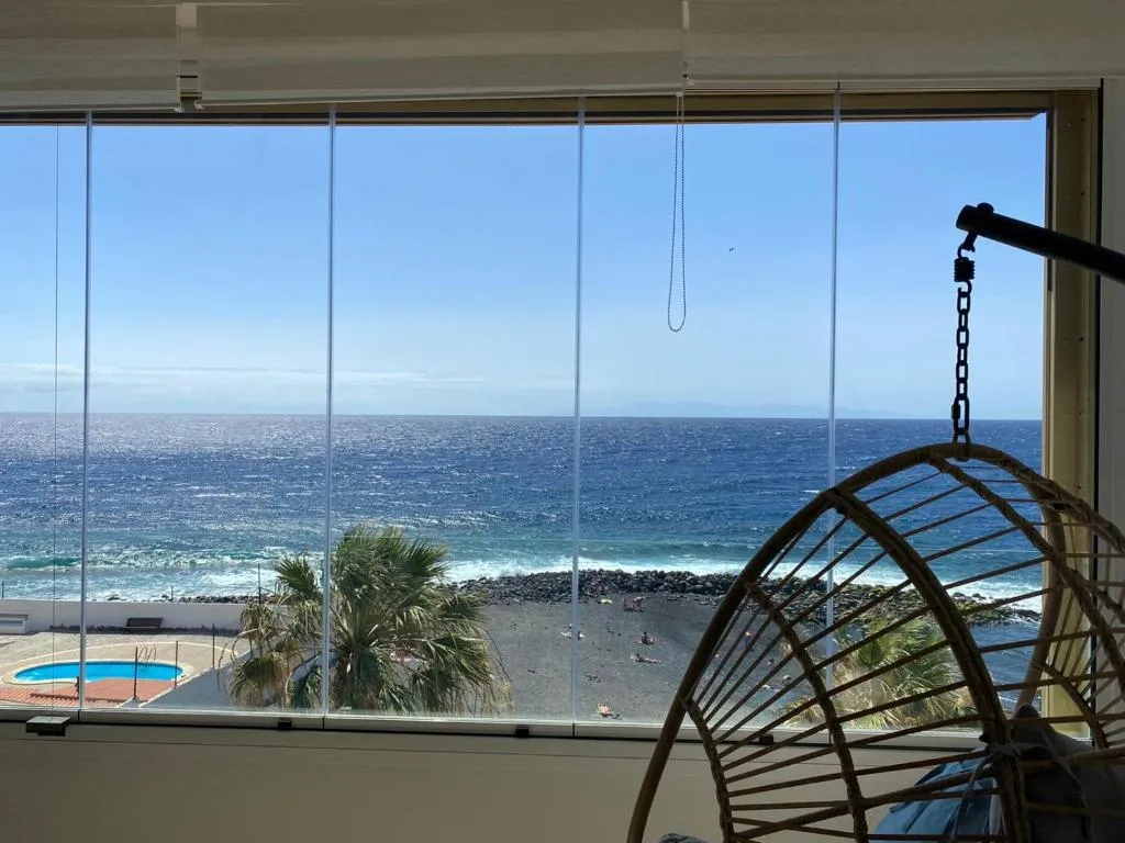 Image of MIRANDO AL MAR TENERIFE