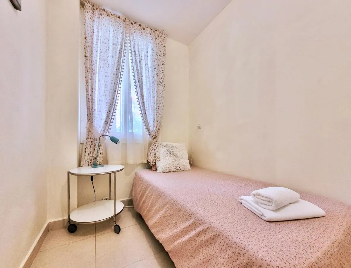 Image 6 of Magnolia House