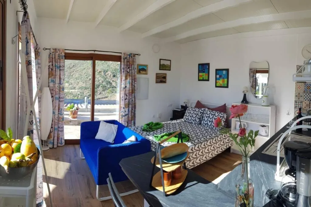 Image 3 of Minicasa 1 en Arico viejo con fibra optica