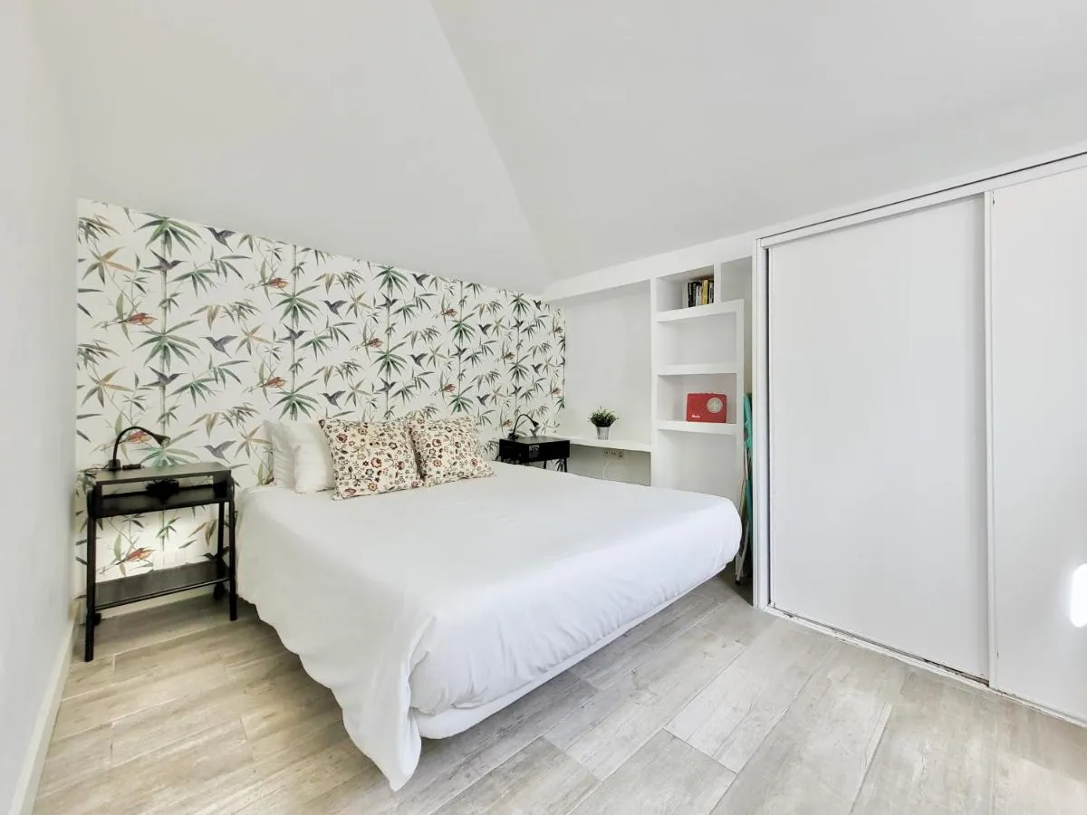 Image 1 of Miranda Penthouse AI with FREE PARKING