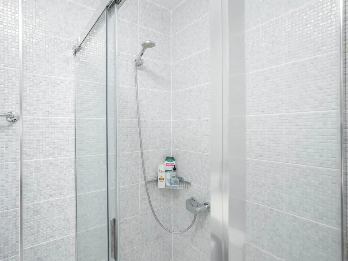 Image 2 of Modern 1BD Apt with a Patio and Pool, Balcon del Mar, B52