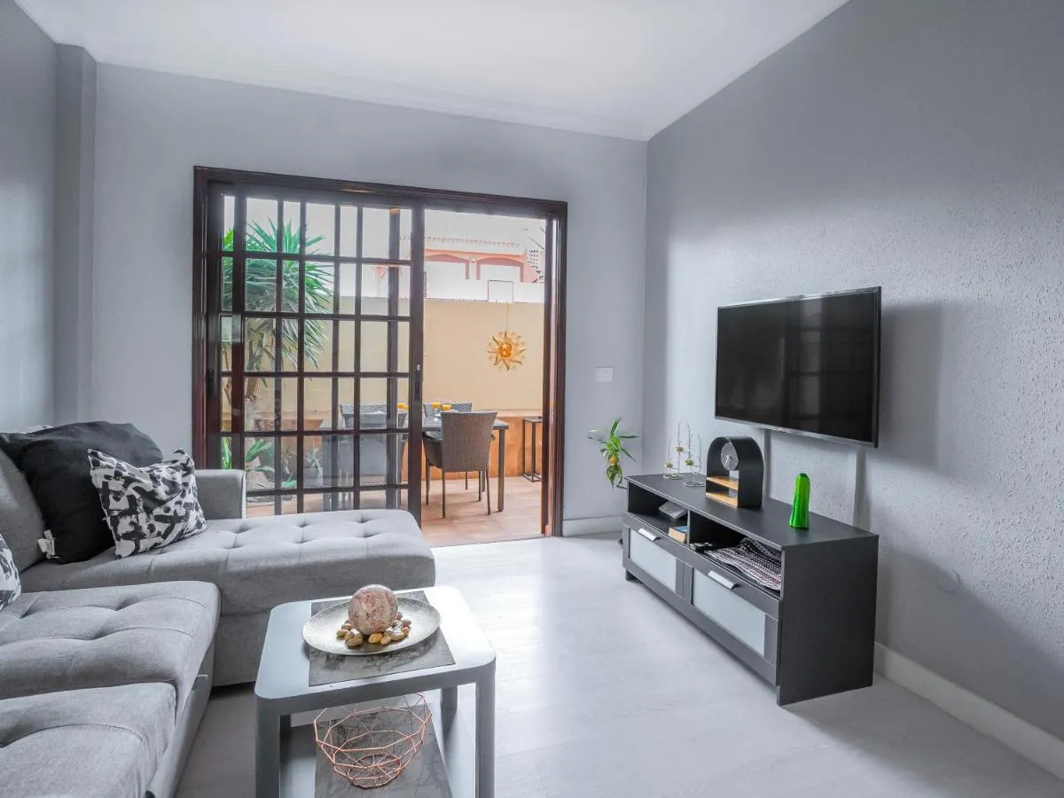 Image 5 of Modern 1BD Apt with a Patio and Pool, Balcon del Mar, B52