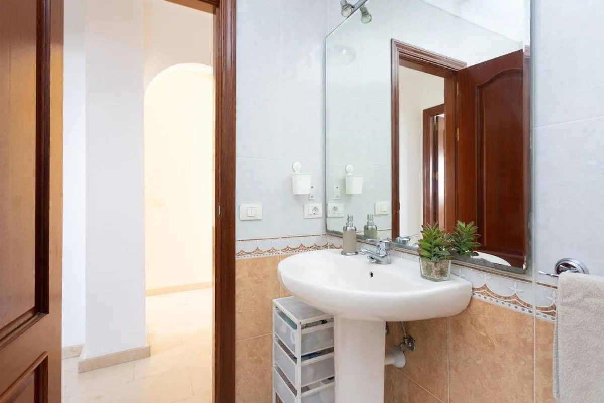 Image 2 of Modern 2bedroom Seaviews & Wifi