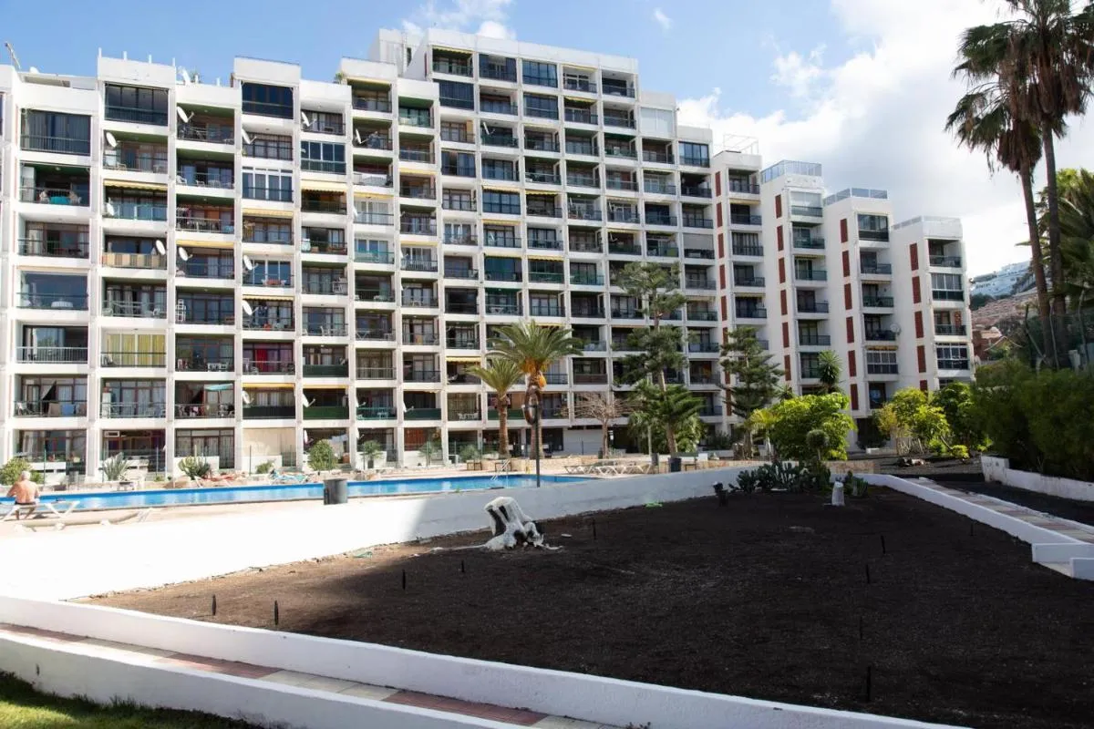 Image 6 of Modern Apartment with pool and Wifi