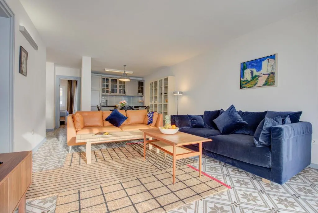 Image of Modern, bright and welcoming oceanfront apartment