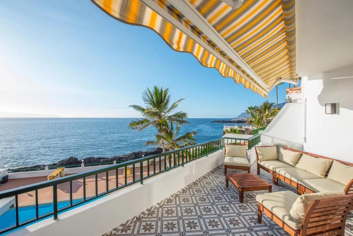 Image 6 of Modern, bright and welcoming oceanfront apartment