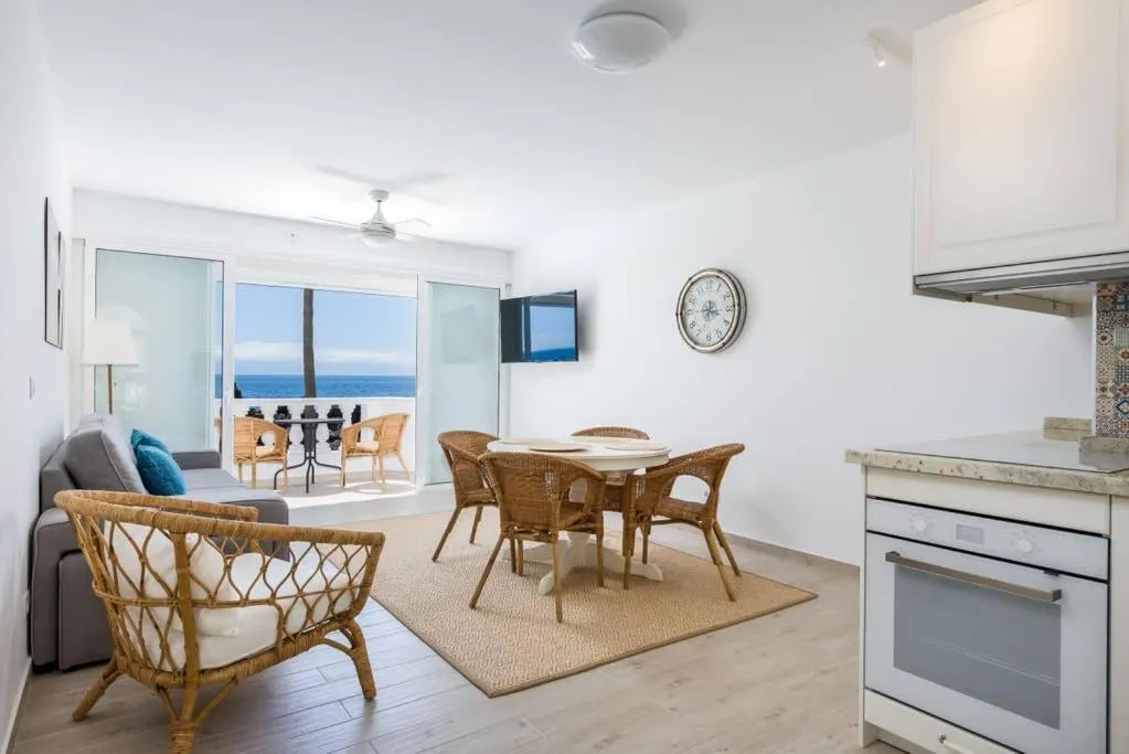 Image 4 of Modern, cozy and peaceful oceanfront oasis