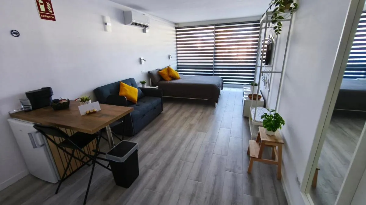 Image 2 of Moderno estudio en Costa del silencio con terraza y piscina