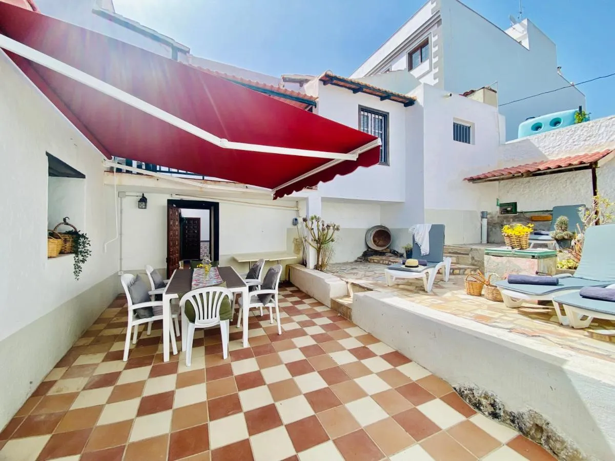 Image 2 of NEW TYPICAL CANARY HOME CASA MÁ, Arona Tenerife