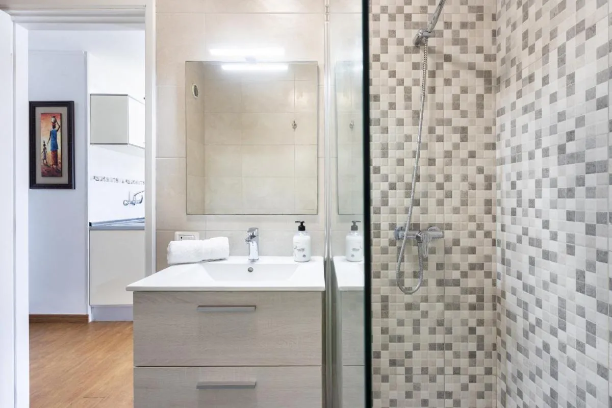 Image 2 of Nice 2 bd apartment by the sea in Playa San Juan