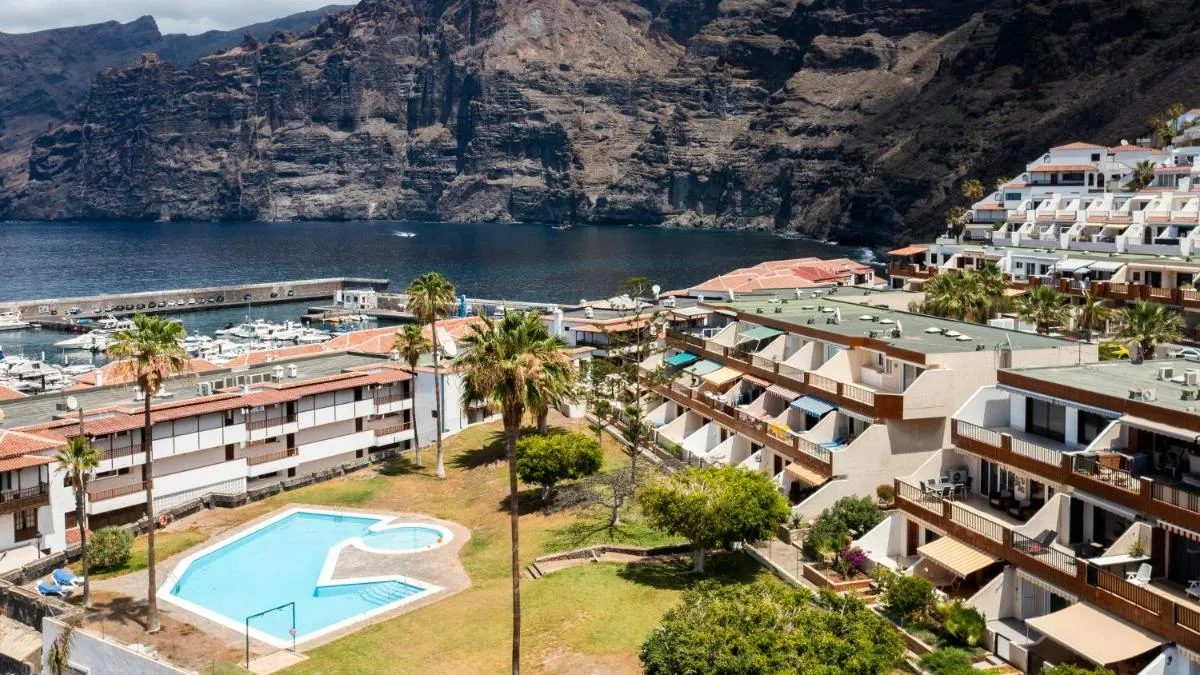 Image 2 of OCEAN PANORAMA – 3 AC bedrooms, private garage, new pool, 2 bathrooms, tv channels