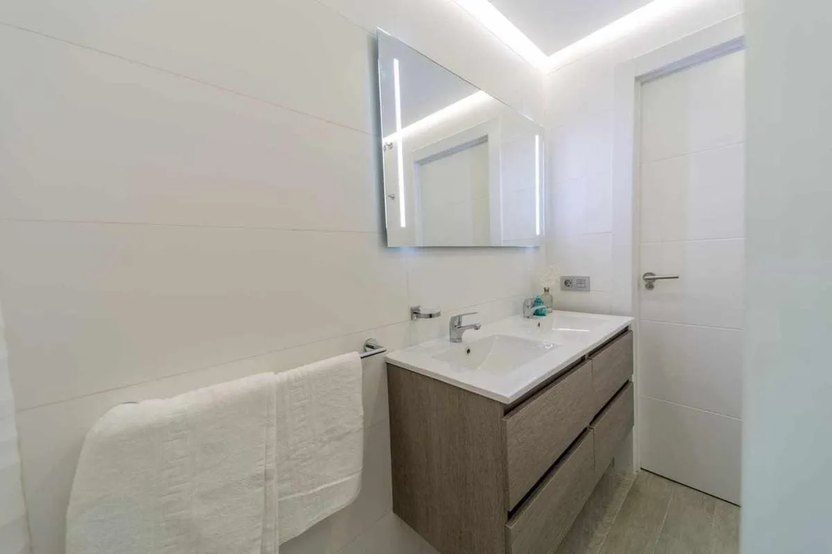 Image 2 of Ocean Garden Suite 52 con vistas al mar