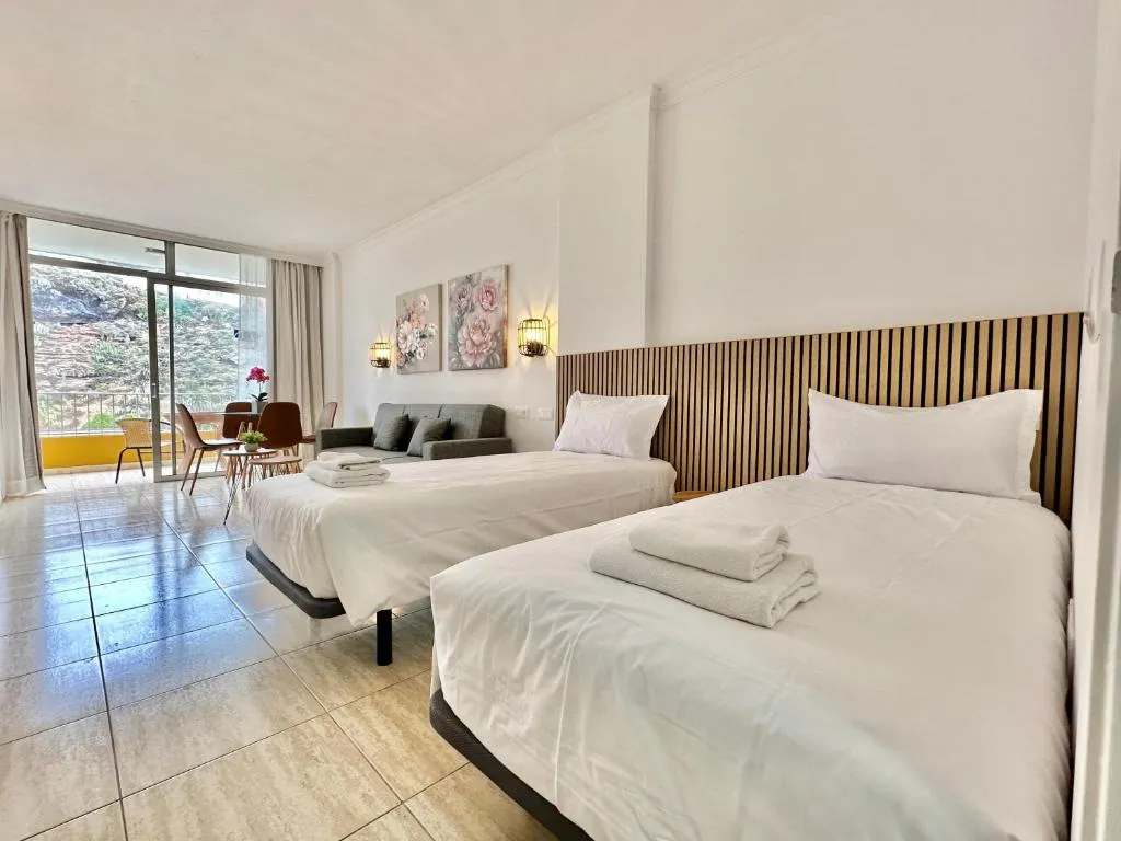 Image of Palm Avenue – Adults Only –