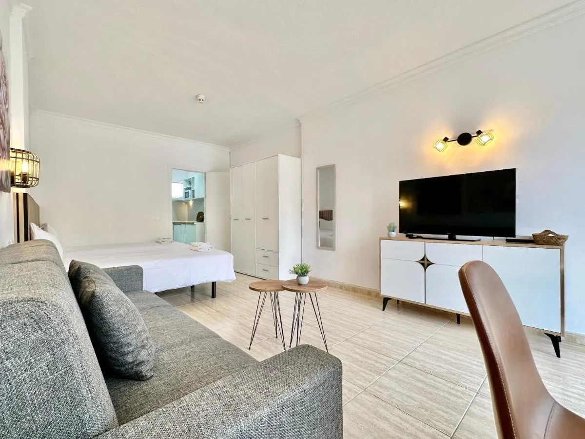 Image 6 of Palm Avenue – Adults Only –