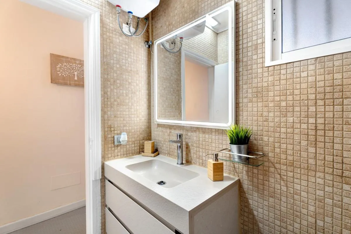 Image 2 of Precioso Loft cama king size