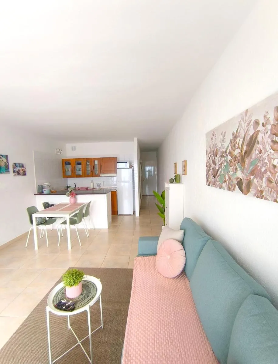 Image 6 of ROSA DE MAR 1 – parking, pool, beachfront, tv channels