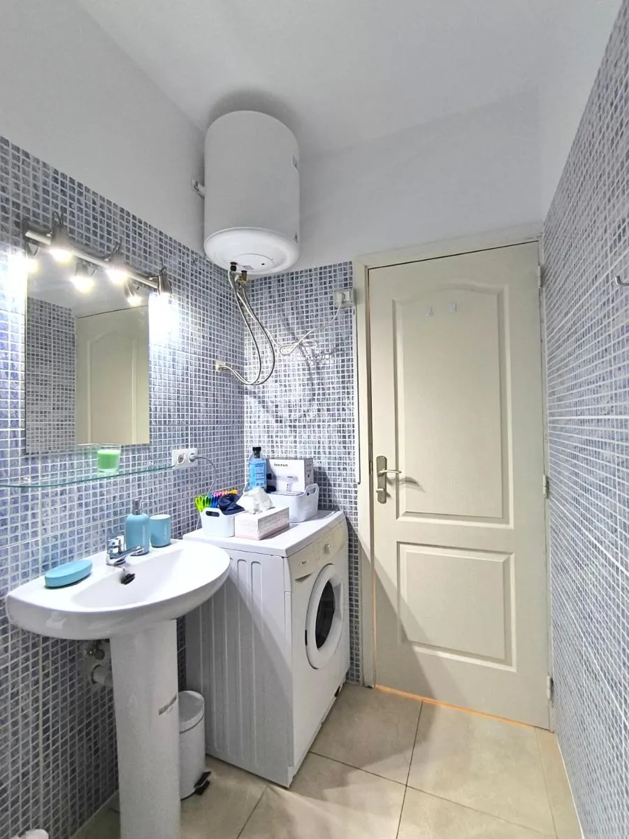 Image 4 of ROSA DE MAR 1 – parking, pool, beachfront, tv channels