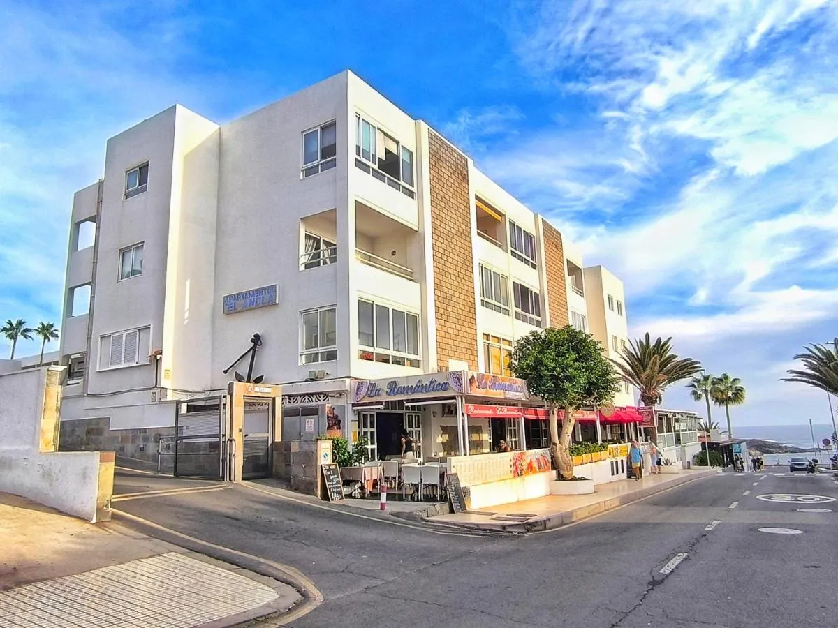 Image 1 of ROSA DE MAR 1 – parking, pool, beachfront, tv channels