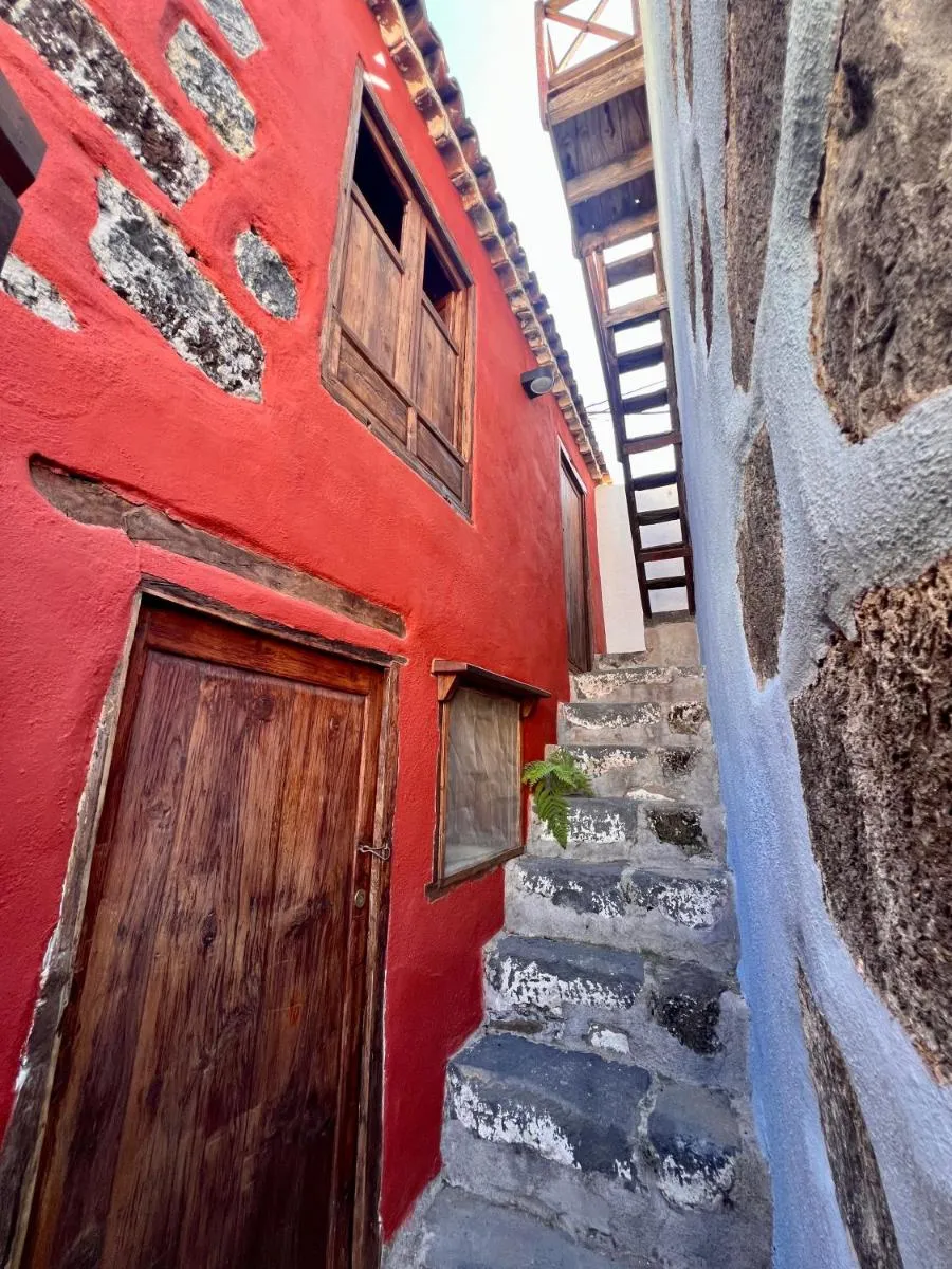 Image 2 of Red House