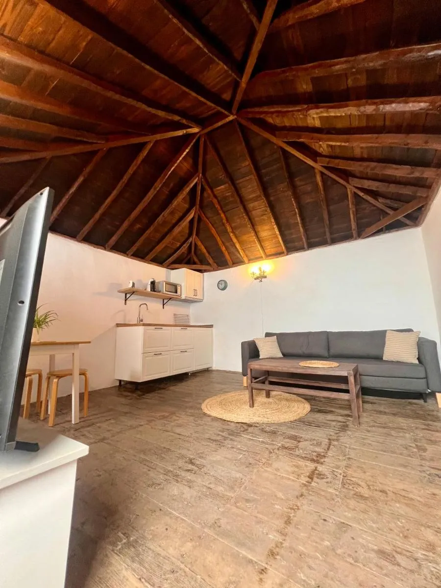 Image 5 of Red House