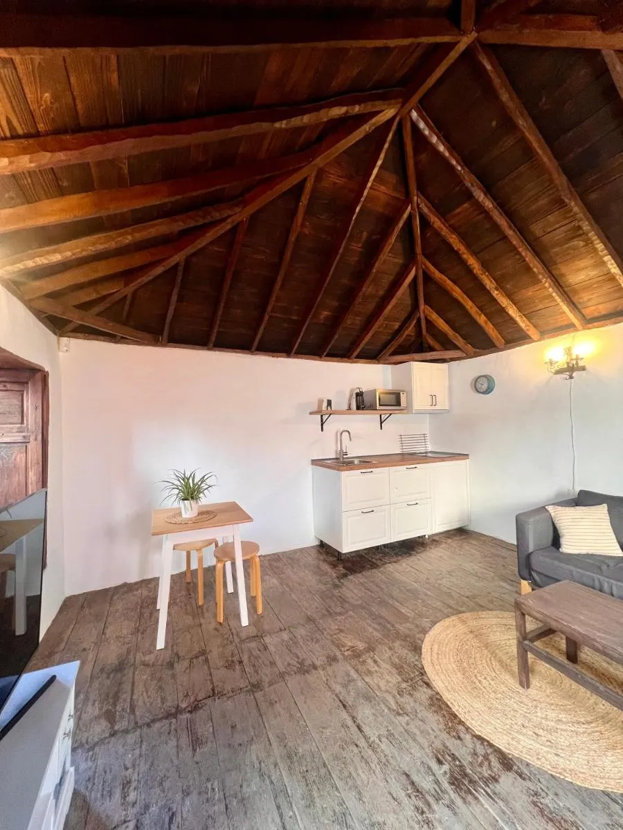 Image 3 of Red House