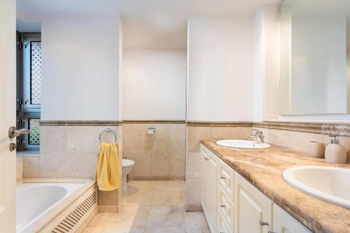 Image 2 of Romen 04 Bahia de Los Menceyes