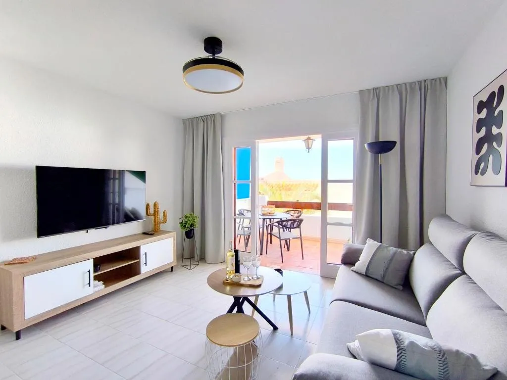 Image of SUNLIT ISLE – heated pool, fibre net, Los Cristianos