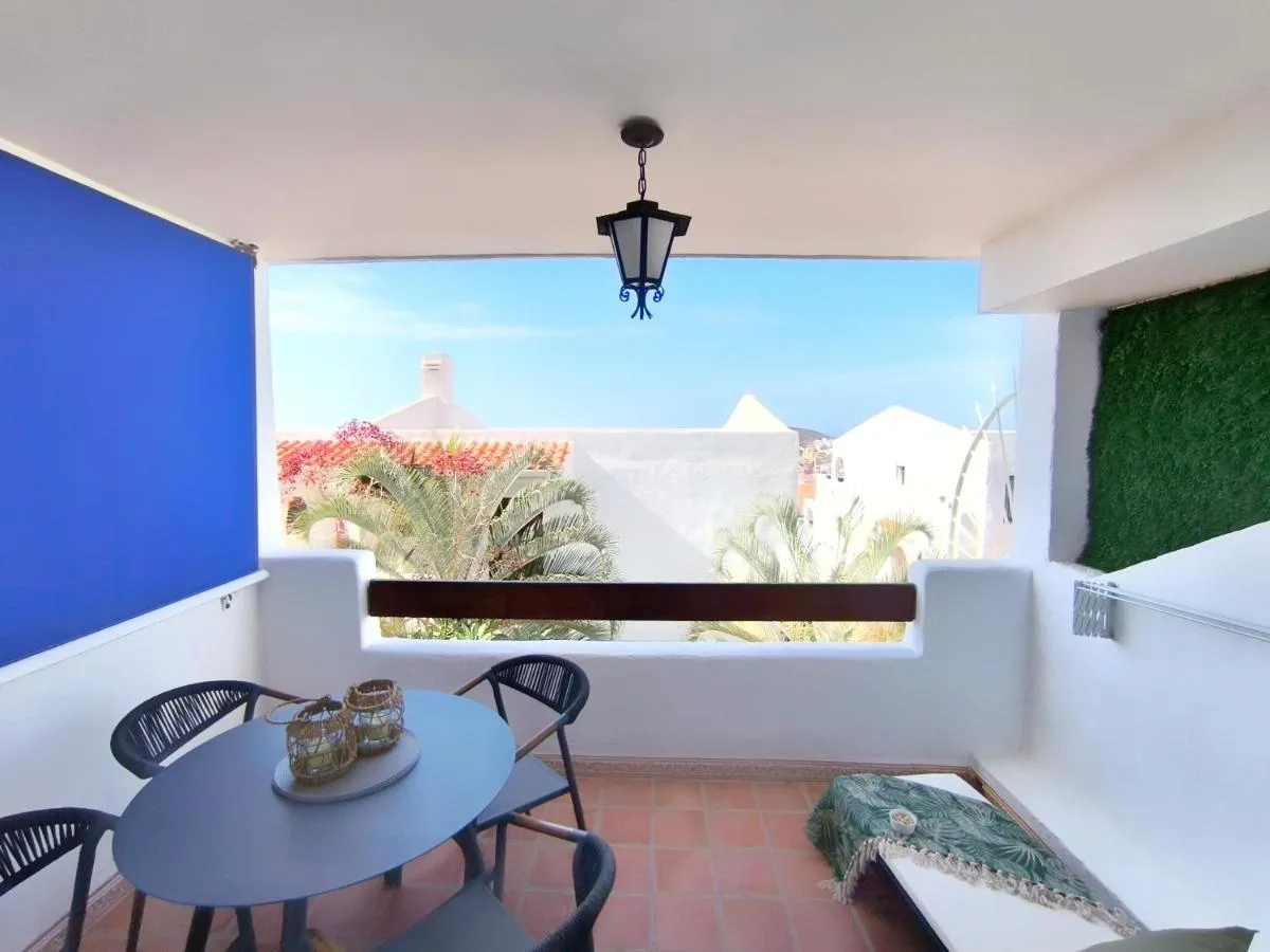 Image 5 of SUNLIT ISLE – heated pool, fibre net, Los Cristianos