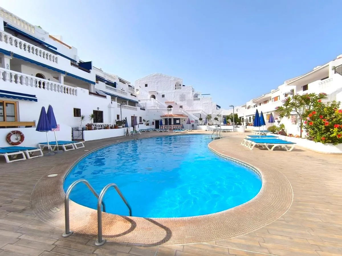 Image 2 of SUNLIT ISLE – heated pool, fibre net, Los Cristianos