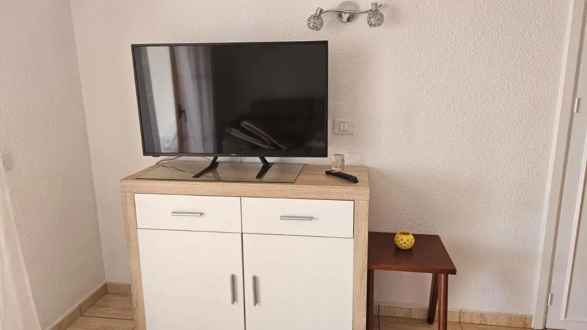 Image 1 of Santiago beach, los cristianos apartment with air conditioning