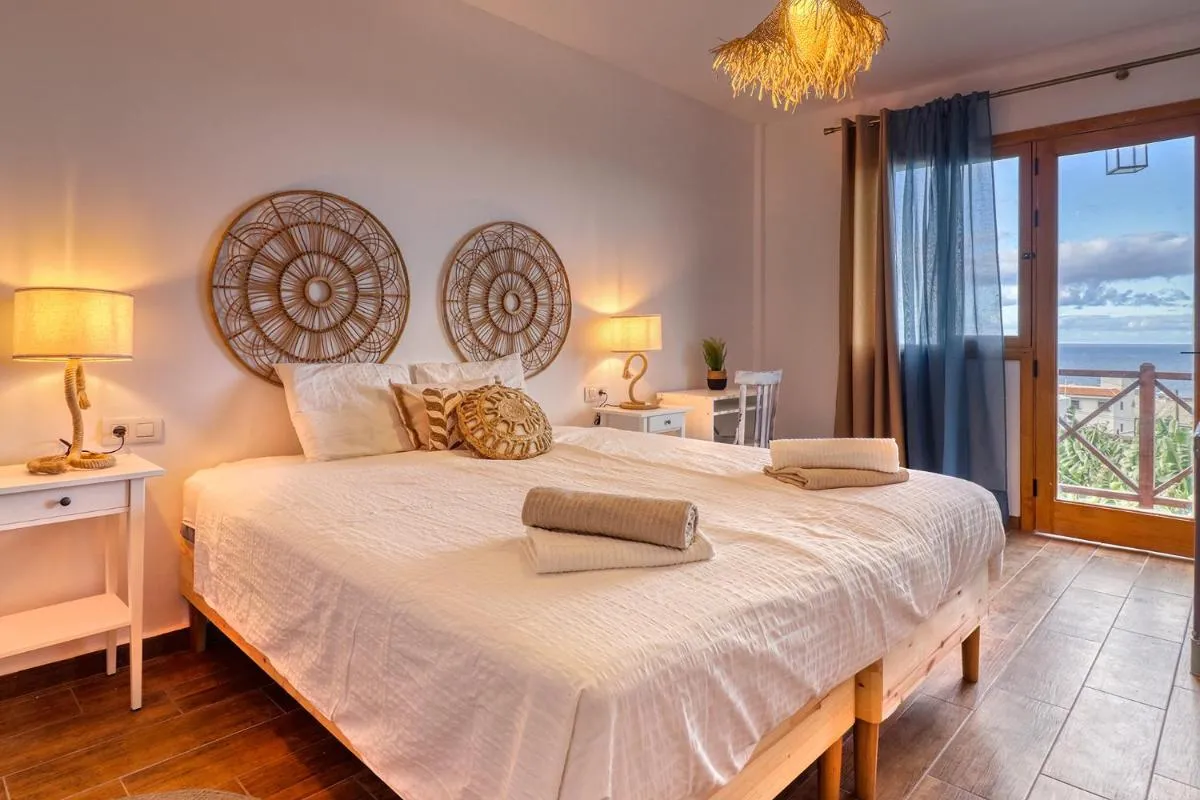 Image 3 of Spacious Home with Tropical Garden, BBQ, Near Seaside