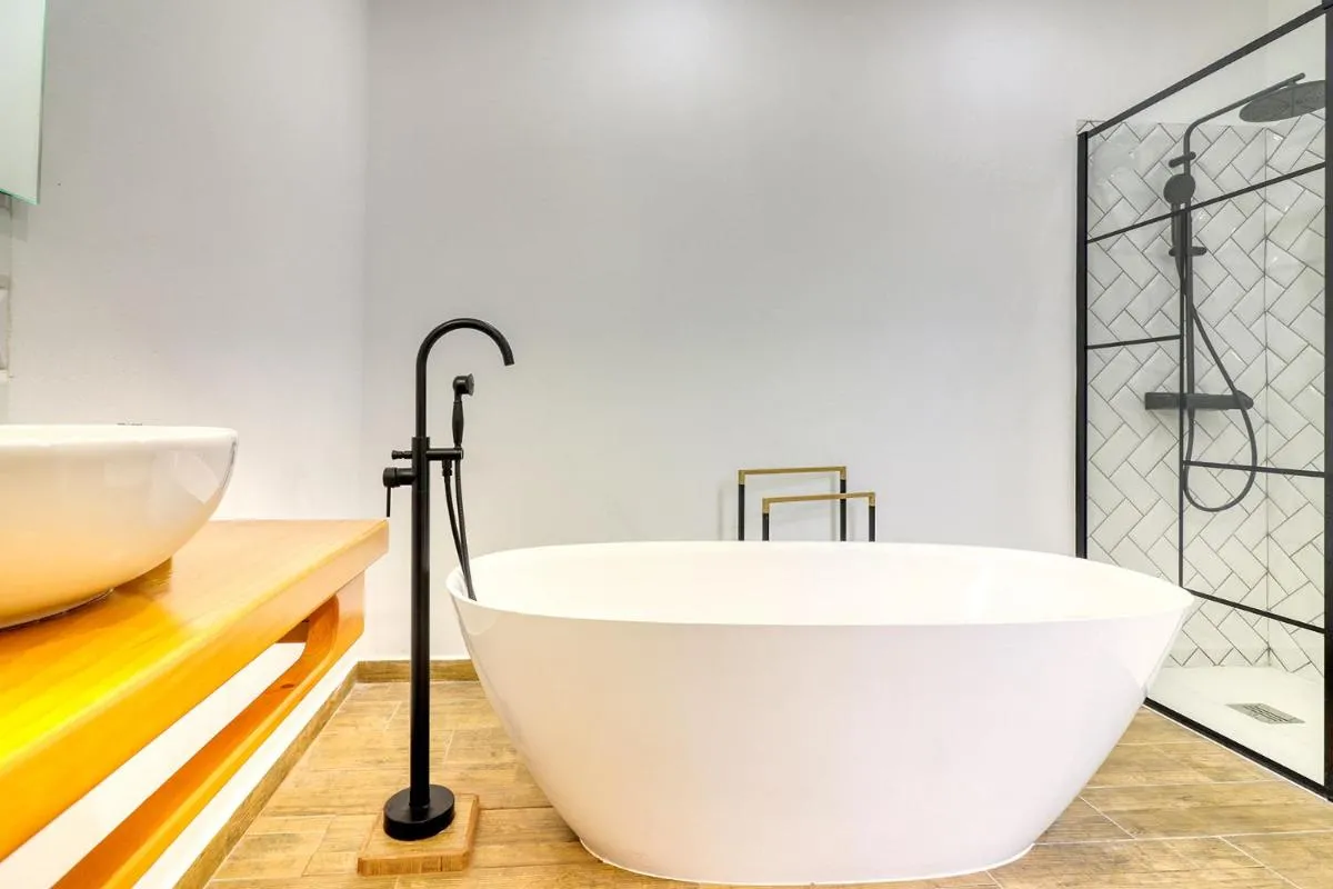 Image 6 of Spacious Home with Tropical Garden, BBQ, Near Seaside