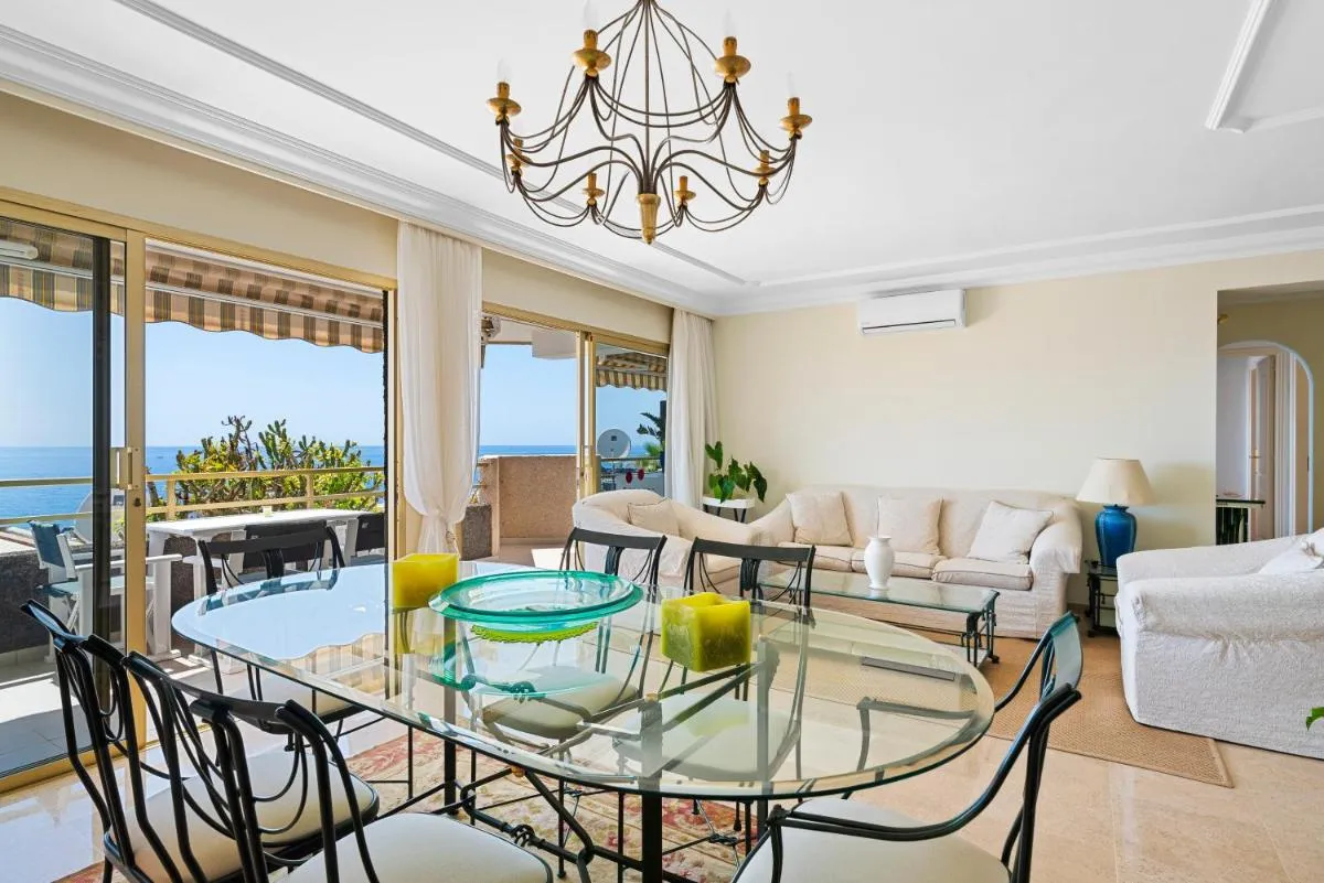 Image 4 of Spacious apart with large terrace,5 min beach