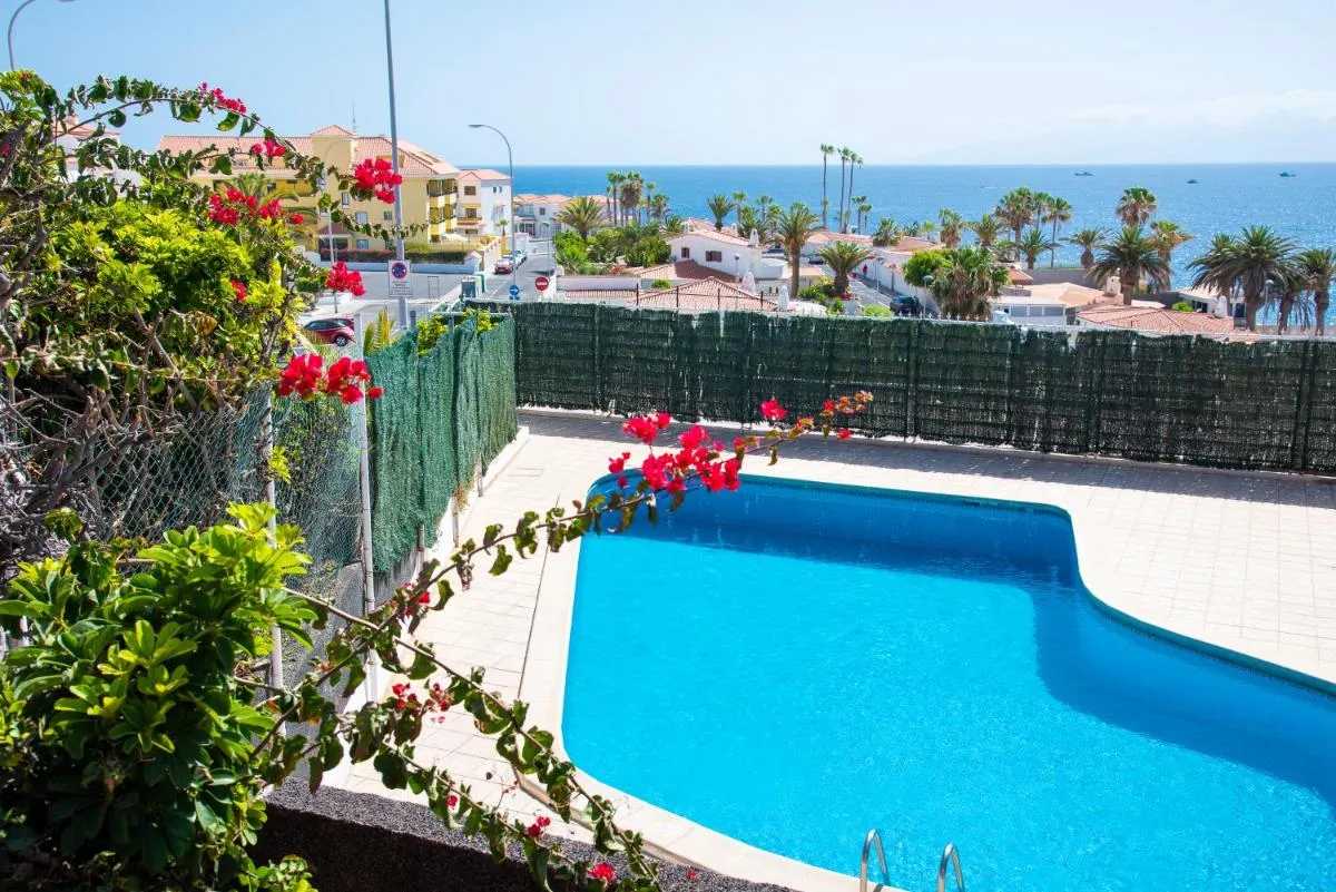 Image 3 of Spacious apart with large terrace,5 min beach