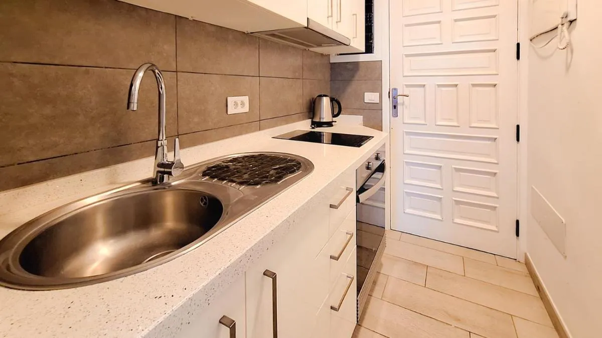 Image 2 of Studio with balcony and sea view