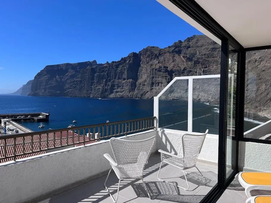 Image 2 of Stunning cliffs and ocean view in Los Gigantes