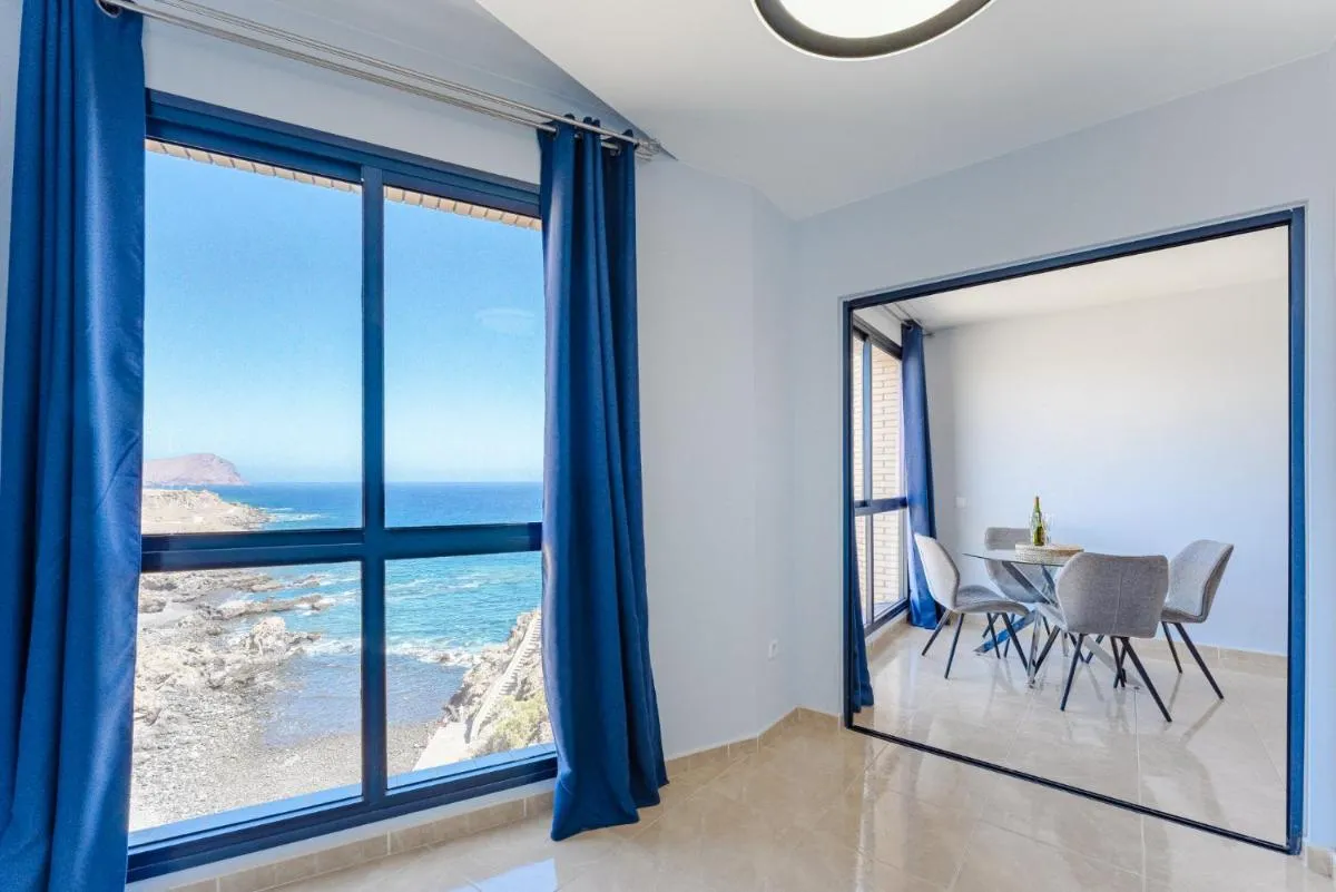 Image 2 of Stunning sea view in Los Abrigos