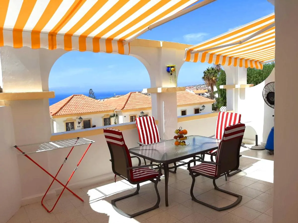 Image 4 of Stylish design with ocean, pool view, King size bed, Wifi, Smart Tv, free parking 2 pools access