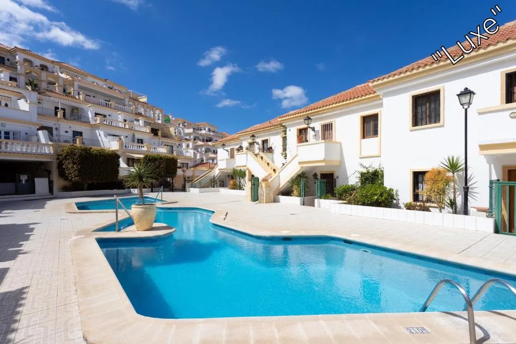 Image of Stylish design with ocean, pool view, King size bed, Wifi, Smart Tv, free parking 2 pools access