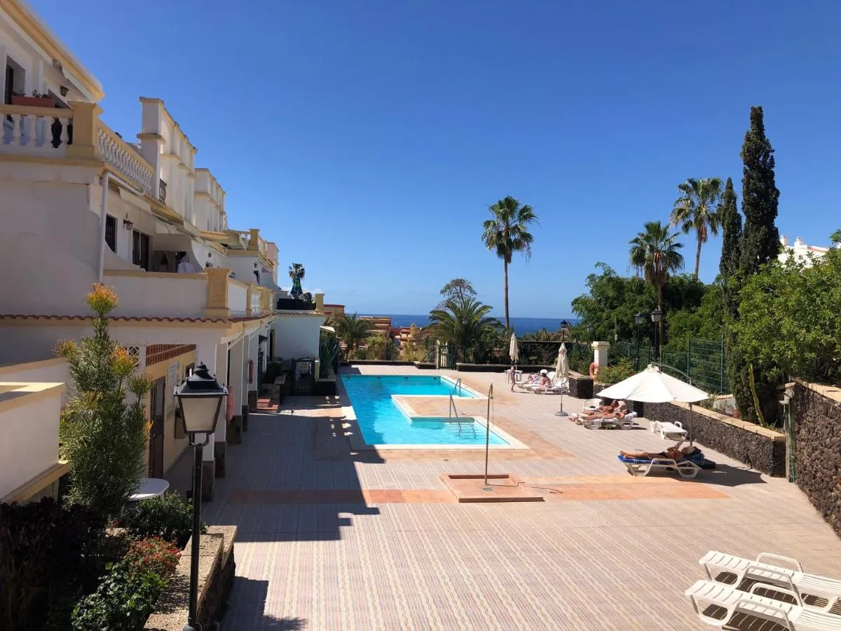 Image 6 of Stylish design with ocean, pool view, King size bed, Wifi, Smart Tv, free parking 2 pools access