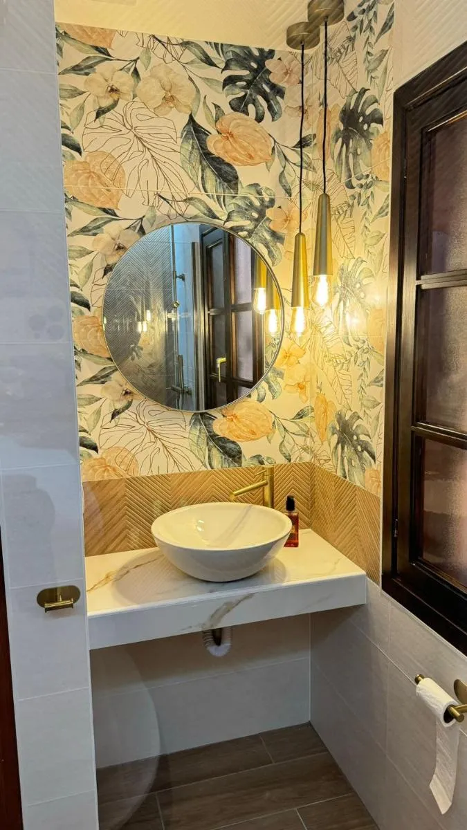 Image 3 of Stylish design with ocean, pool view, King size bed, Wifi, Smart Tv, free parking 2 pools access